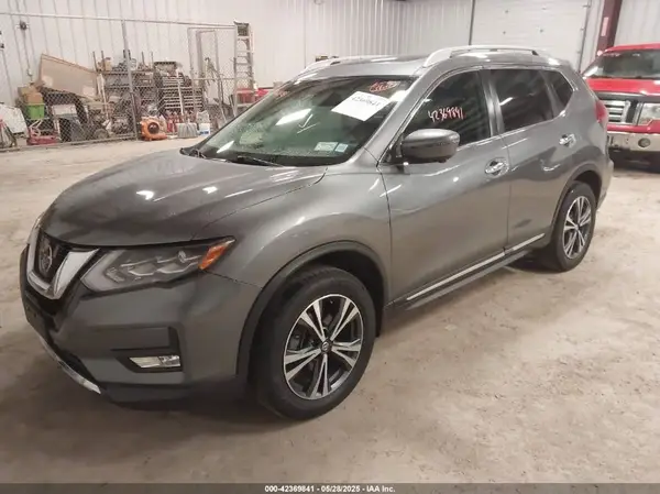 5N1AT2MV4HC761455 2017 NISSAN ROGUE - Image 2