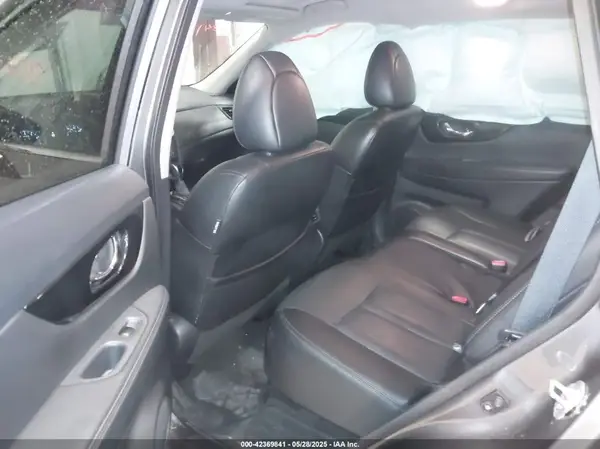 5N1AT2MV4HC761455 2017 NISSAN ROGUE - Image 8