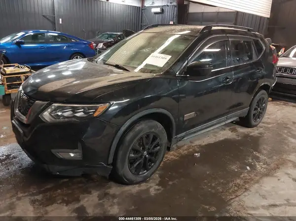 5N1AT2MV4HC764341 2017 NISSAN ROGUE - Image 2