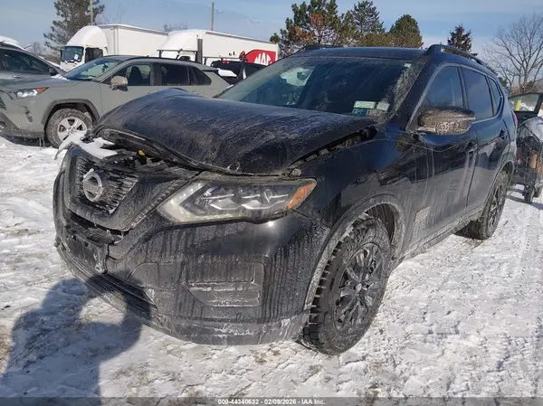 5N1AT2MV4HC765988 2017 NISSAN ROGUE - Image 2