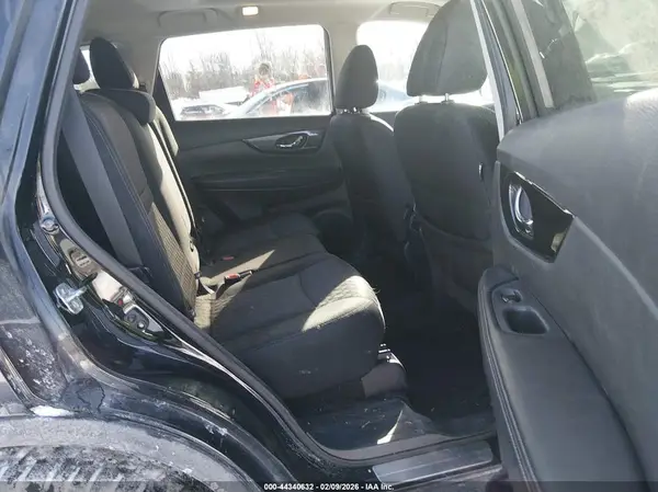 5N1AT2MV4HC765988 2017 NISSAN ROGUE - Image 8