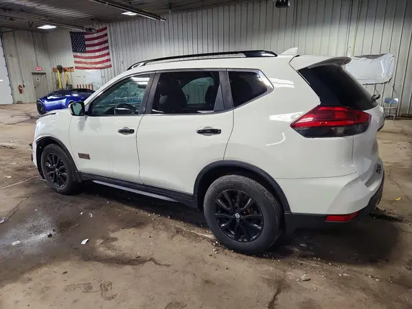 5N1AT2MV4HC766803 2017 NISSAN ROGUE - Image 2