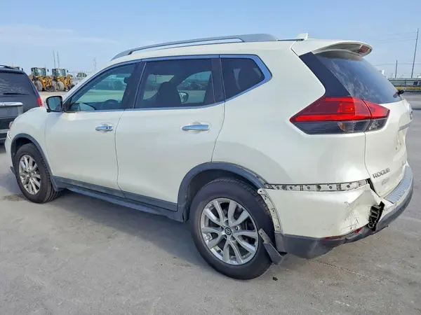 5N1AT2MV4HC767790 2017 NISSAN ROGUE - Image 2