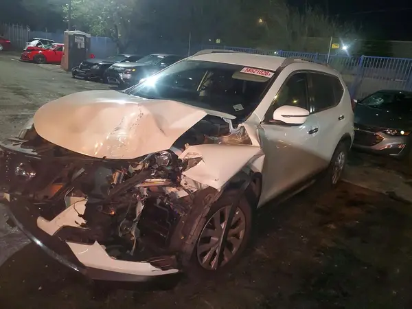 5N1AT2MV4HC774576 2017 NISSAN ROGUE - Image 1