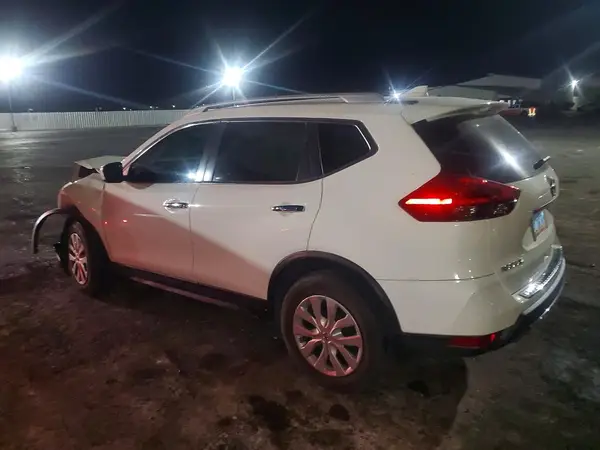 5N1AT2MV4HC774576 2017 NISSAN ROGUE - Image 2