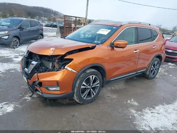 5N1AT2MV4HC778028 2017 NISSAN ROGUE - Image 2