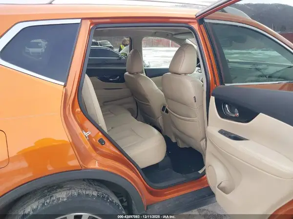 5N1AT2MV4HC778028 2017 NISSAN ROGUE - Image 8