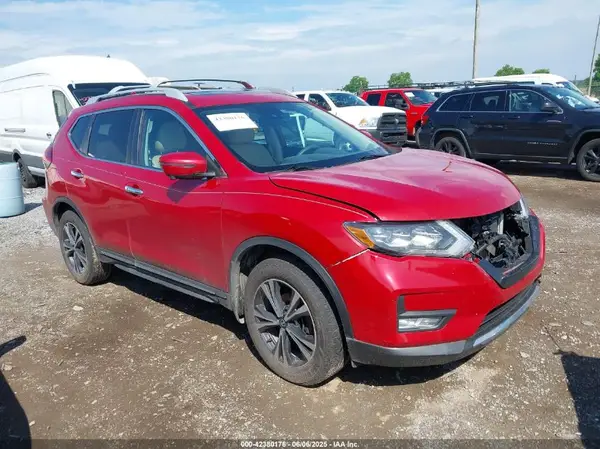 5N1AT2MV4HC778305 2017 NISSAN ROGUE - Image 1