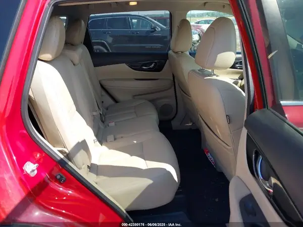 5N1AT2MV4HC778305 2017 NISSAN ROGUE - Image 8