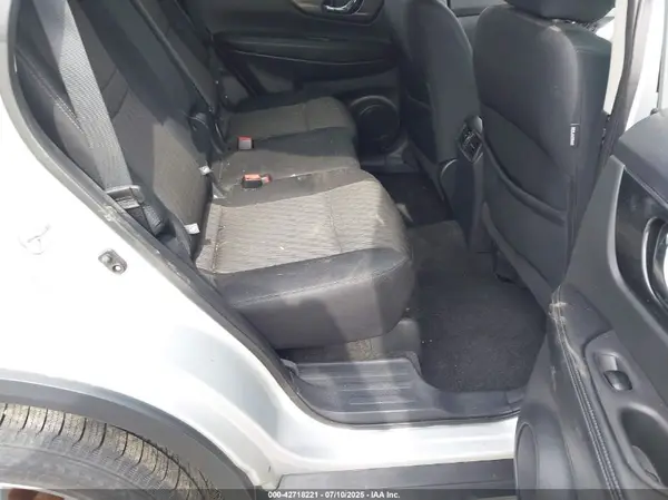 5N1AT2MV4HC781625 2017 NISSAN ROGUE - Image 8