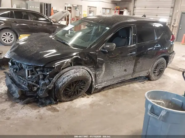 5N1AT2MV4HC782791 2017 NISSAN ROGUE - Image 2