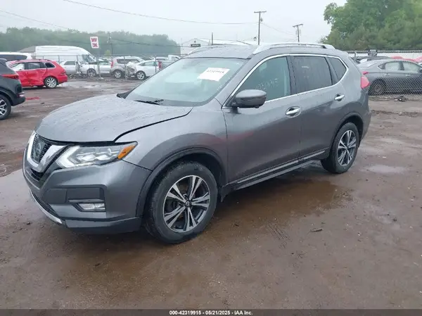 5N1AT2MV4HC787795 2017 NISSAN ROGUE - Image 2