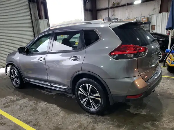 5N1AT2MV4HC789949 2017 NISSAN ROGUE - Image 2