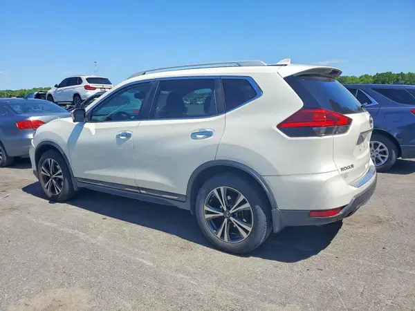 5N1AT2MV4HC796223 2017 NISSAN ROGUE - Image 2