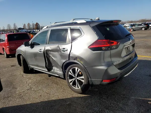 5N1AT2MV4HC799767 2017 NISSAN ROGUE - Image 2