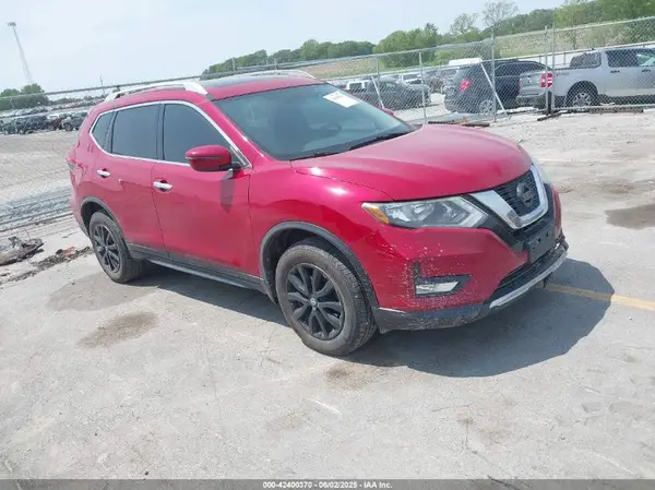 5N1AT2MV4HC802196 2017 NISSAN ROGUE - Image 1