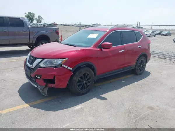 5N1AT2MV4HC802196 2017 NISSAN ROGUE - Image 2