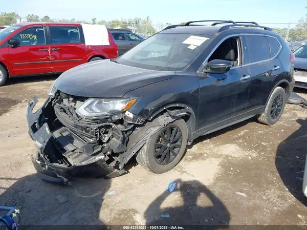 5N1AT2MV4HC802957 2017 NISSAN ROGUE - Image 2