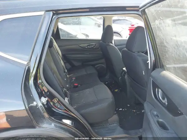 5N1AT2MV4HC802957 2017 NISSAN ROGUE - Image 8