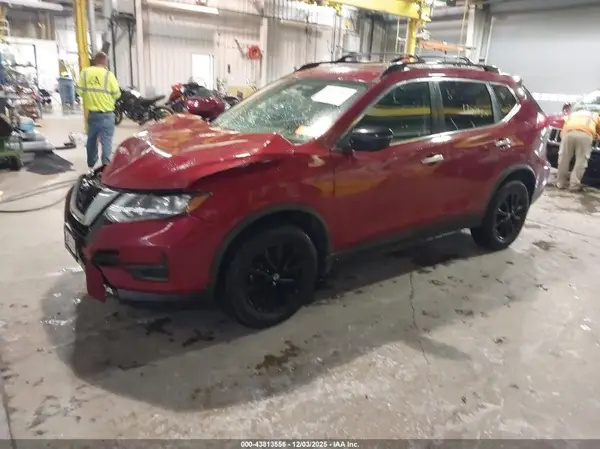 5N1AT2MV4HC803820 2017 NISSAN ROGUE - Image 2