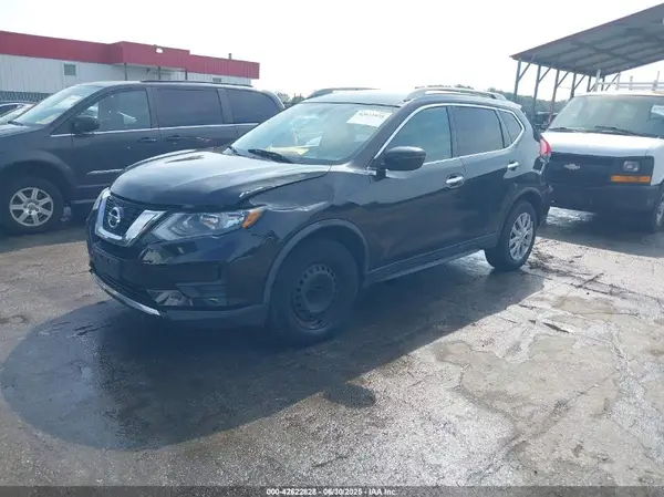 5N1AT2MV4HC804546 2017 NISSAN ROGUE - Image 2