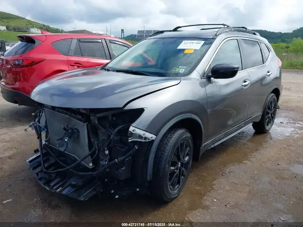 5N1AT2MV4HC806975 2017 NISSAN ROGUE - Image 2