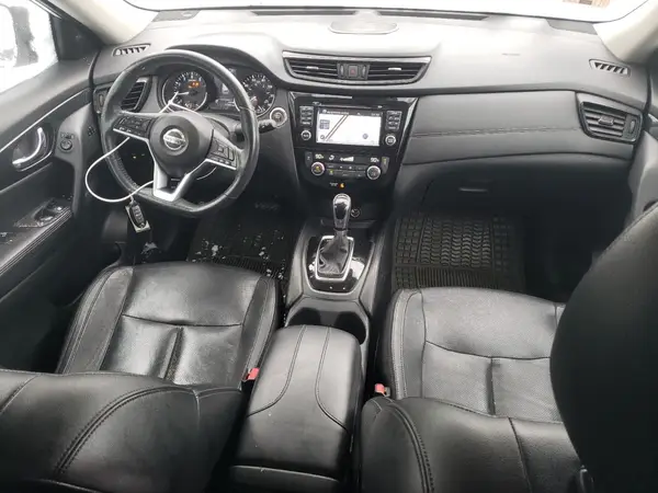5N1AT2MV4HC807978 2017 NISSAN ROGUE - Image 8
