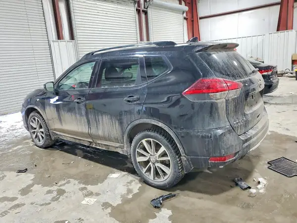 5N1AT2MV4HC809701 2017 NISSAN ROGUE - Image 2