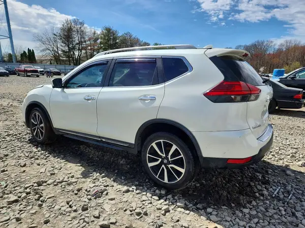 5N1AT2MV4HC810704 2017 NISSAN ROGUE - Image 2