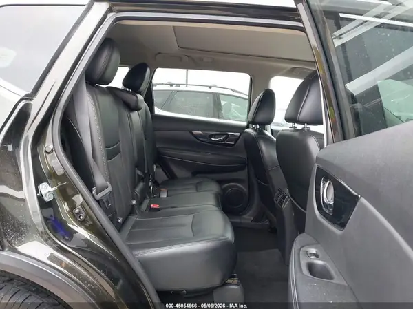 5N1AT2MV4HC811013 2017 NISSAN ROGUE - Image 8