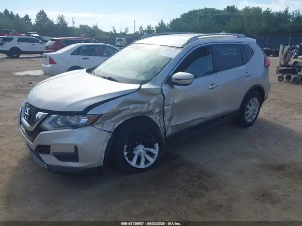 5N1AT2MV4HC811786 2017 NISSAN ROGUE - Image 2