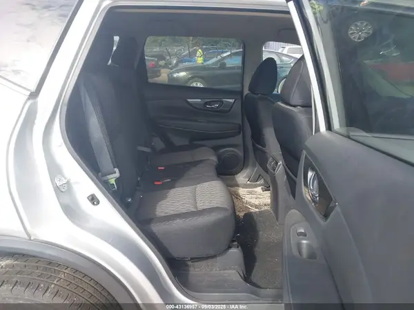 5N1AT2MV4HC811786 2017 NISSAN ROGUE - Image 8