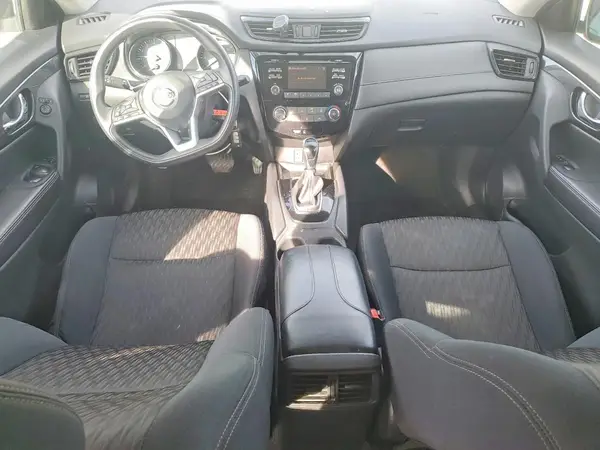 5N1AT2MV4HC814185 2017 NISSAN ROGUE - Image 8