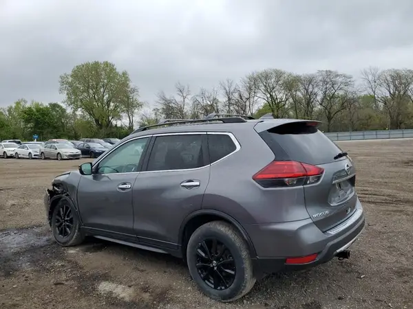 5N1AT2MV4HC818673 2017 NISSAN ROGUE - Image 2