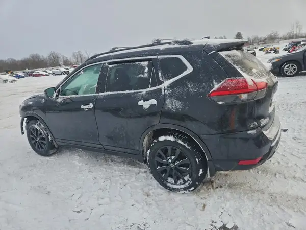 5N1AT2MV4HC818818 2017 NISSAN ROGUE - Image 2