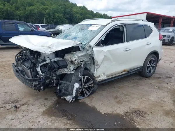 5N1AT2MV4HC824909 2017 NISSAN ROGUE - Image 2
