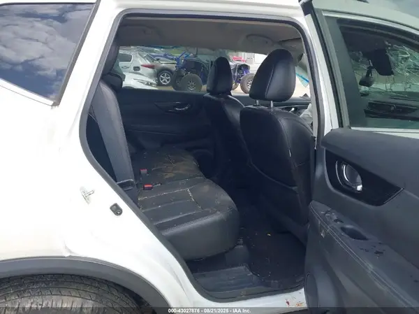 5N1AT2MV4HC824909 2017 NISSAN ROGUE - Image 8