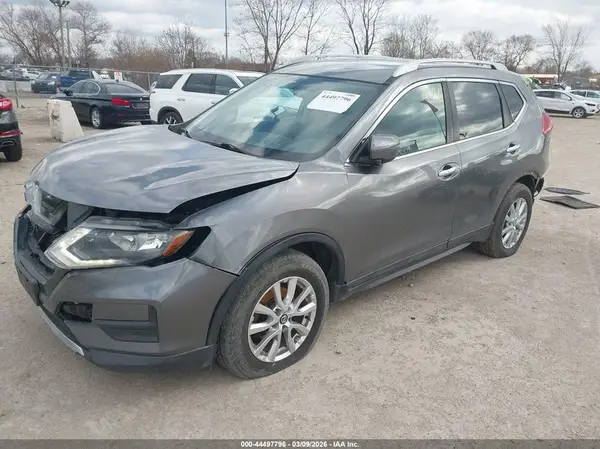 5N1AT2MV4HC826787 2017 NISSAN ROGUE - Image 2