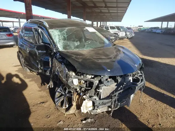 5N1AT2MV4HC827180 2017 NISSAN ROGUE - Image 1