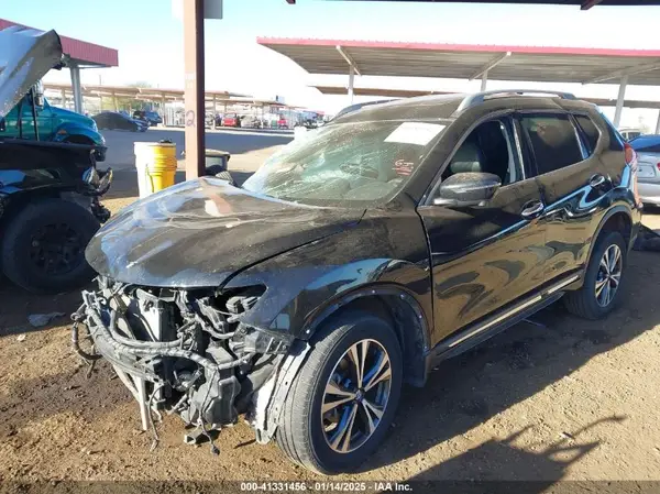 5N1AT2MV4HC827180 2017 NISSAN ROGUE - Image 2