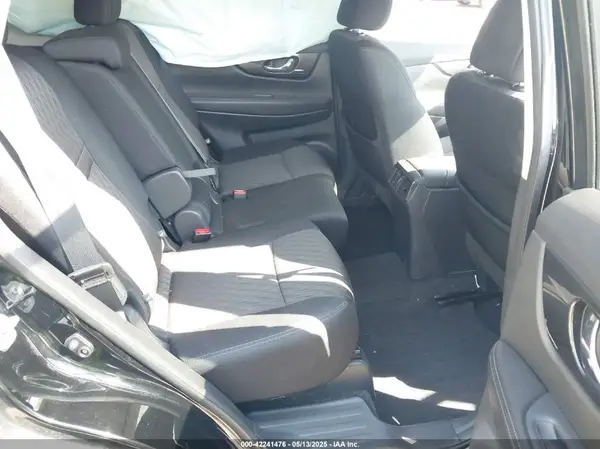 5N1AT2MV4HC827566 2017 NISSAN ROGUE - Image 8
