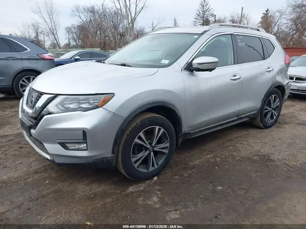 5N1AT2MV4HC827812 2017 NISSAN ROGUE - Image 2