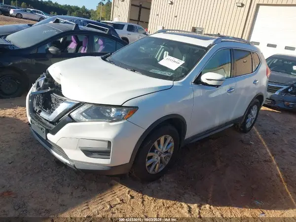 5N1AT2MV4HC829107 2017 NISSAN ROGUE - Image 2