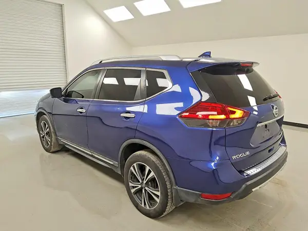 5N1AT2MV4HC829205 2017 NISSAN ROGUE - Image 2