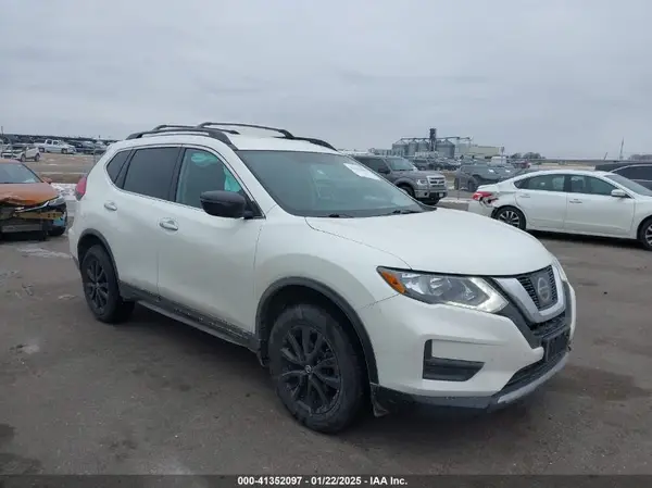 5N1AT2MV4HC829687 2017 NISSAN ROGUE - Image 1