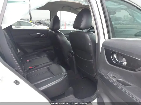 5N1AT2MV4HC829687 2017 NISSAN ROGUE - Image 8