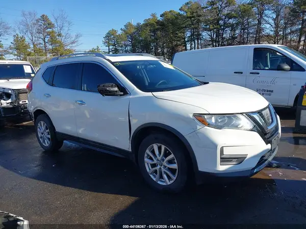 5N1AT2MV4HC830368 2017 NISSAN ROGUE - Image 1
