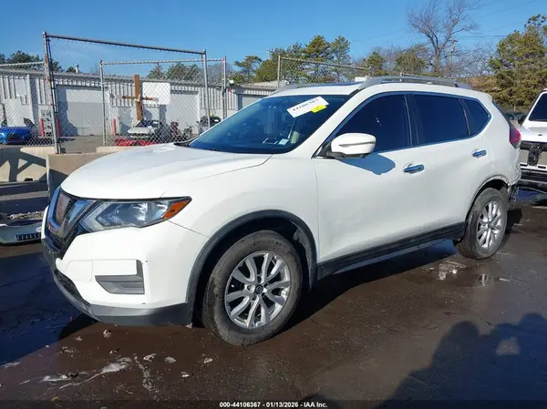 5N1AT2MV4HC830368 2017 NISSAN ROGUE - Image 2