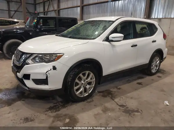 5N1AT2MV4HC832878 2017 NISSAN ROGUE - Image 2