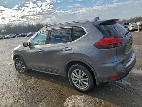 5N1AT2MV4HC833495 2017 NISSAN ROGUE - Image 2